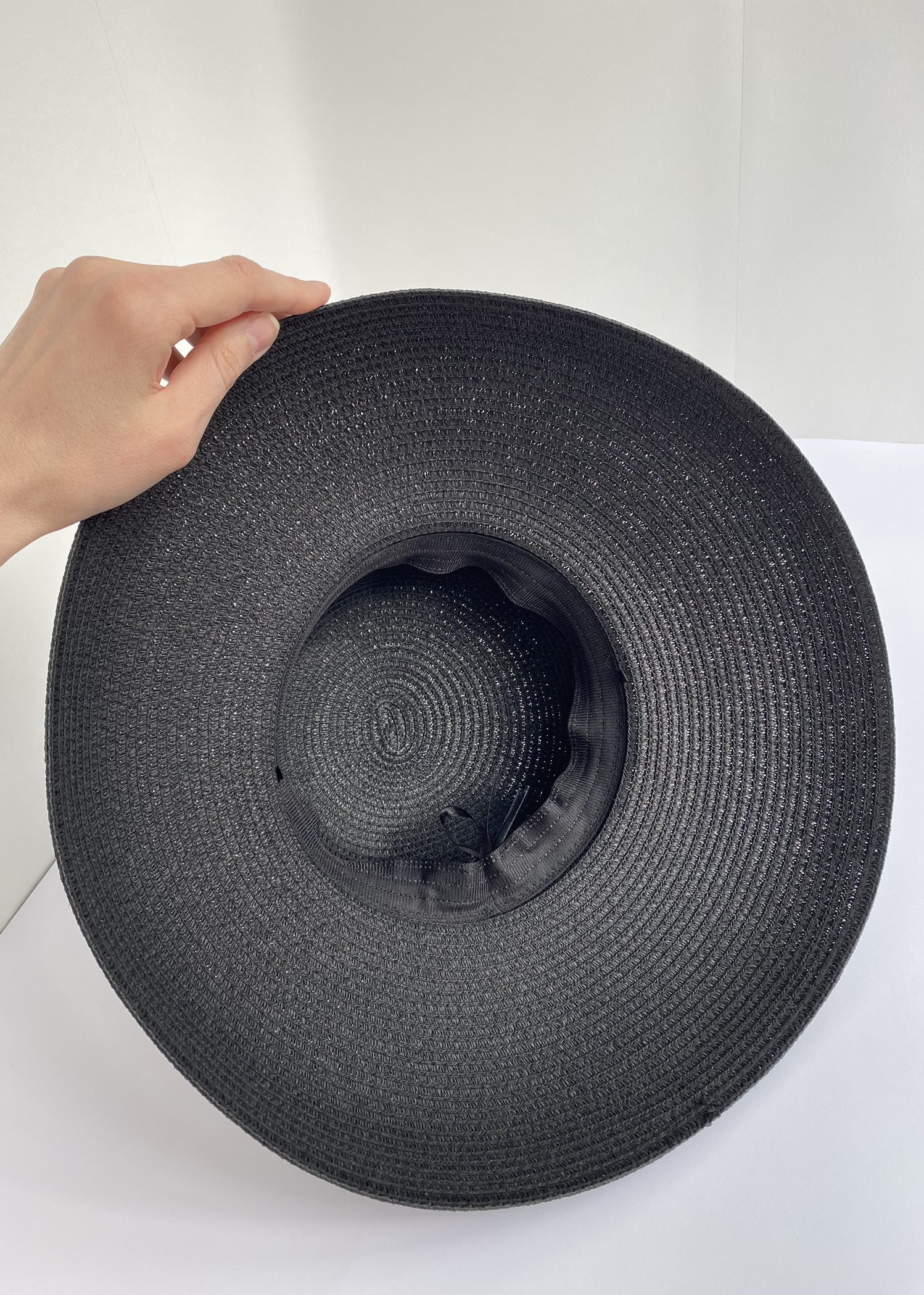 Капелюх одрі чорного кольору
